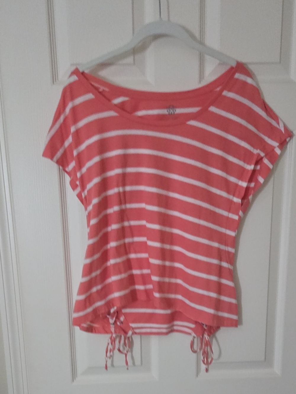 Jessica Simpson Coral and White Striped Short Sleeve Tie-Hem Top